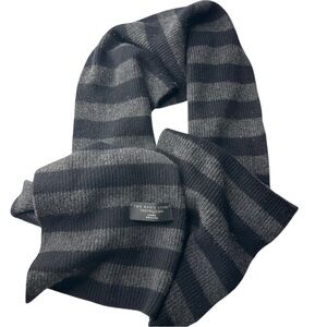 Cashmere Bloomingdales grey and black striped Scarf GUC